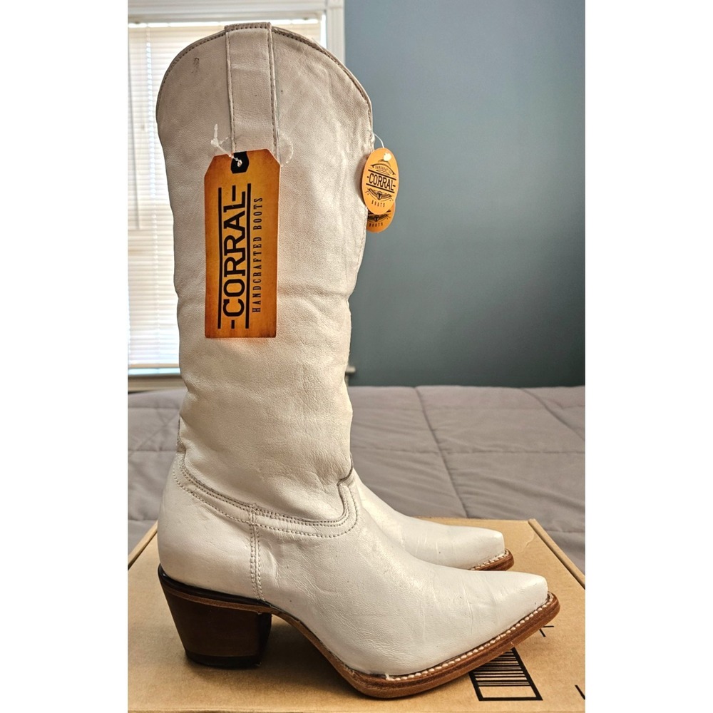 Corral® (Women's 7) Smooth Leather Snip-Toe Western Boot in White - $249